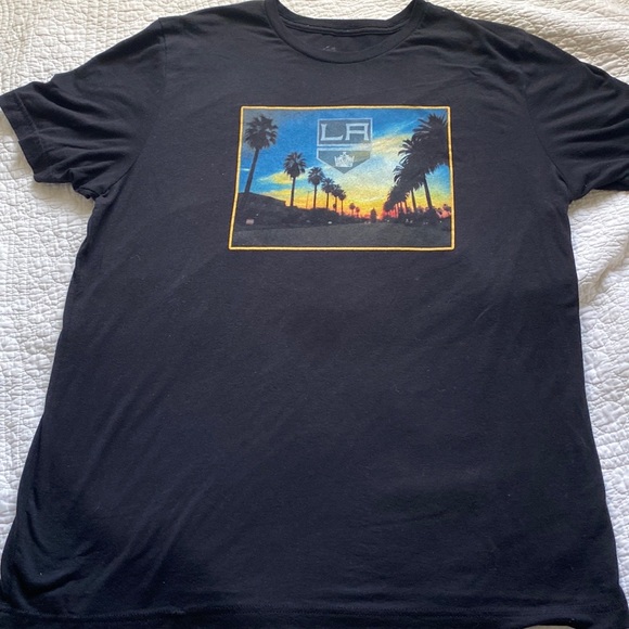 🏒Los Angeles Kings AUFEIS Unisex Sunset Palm Trees Tee Shirt - Picture 3 of 7
